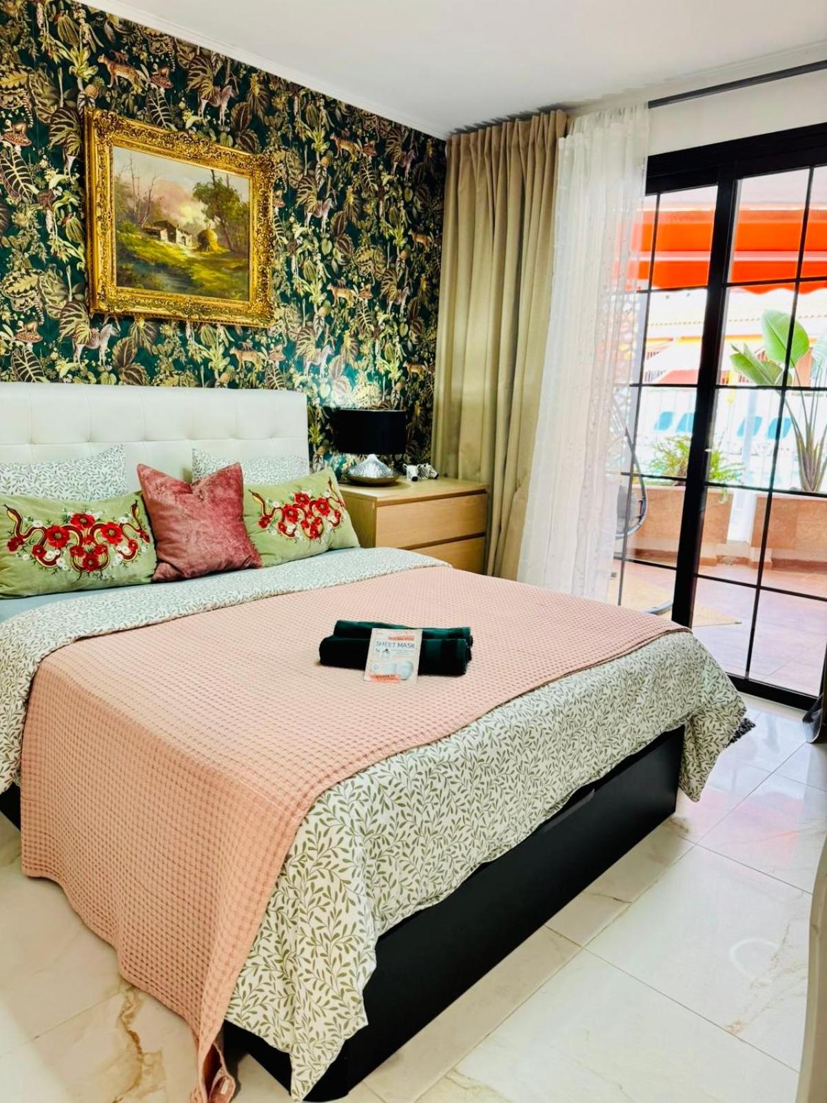 Apartment With Terrace And Pool, Los Cristianos Los Cristianos (Tenerife) Eksteriør bilde